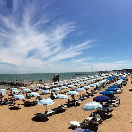 Splendid In In A Great Location In Lignano Pineta Lägenhet